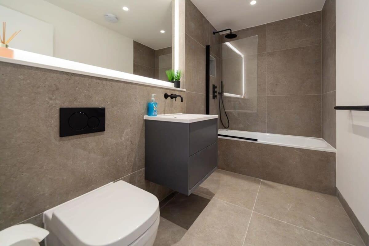 Modern 2 Bedroom Apartment In Wimbledon Londen Buitenkant foto