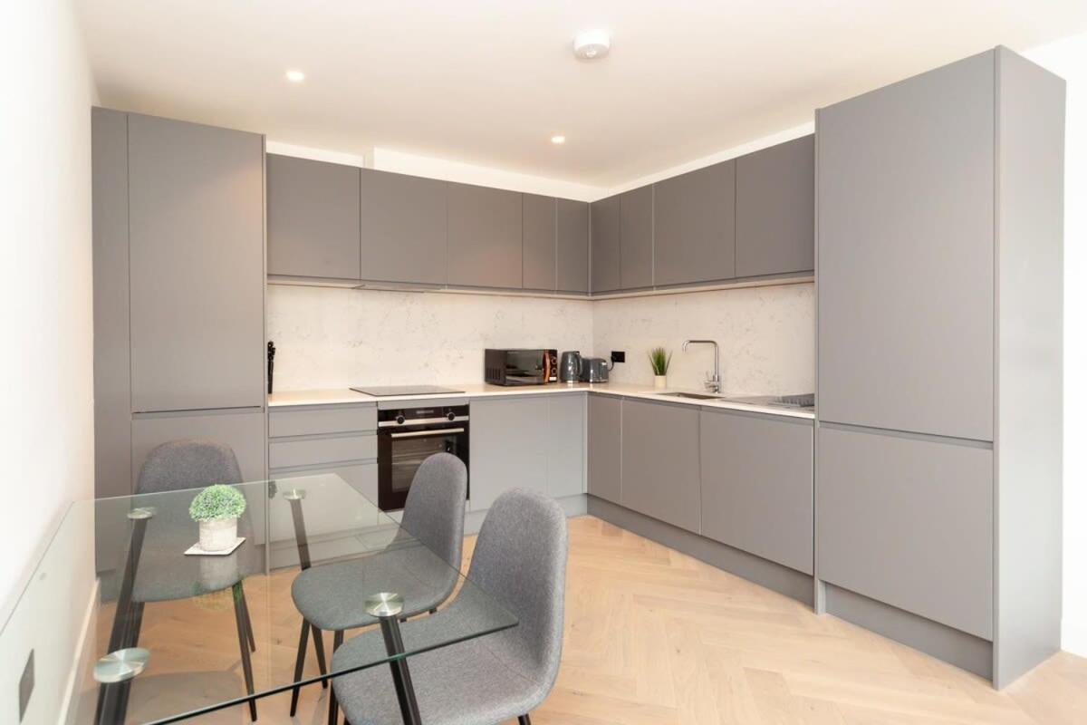 Modern 2 Bedroom Apartment In Wimbledon Londen Buitenkant foto
