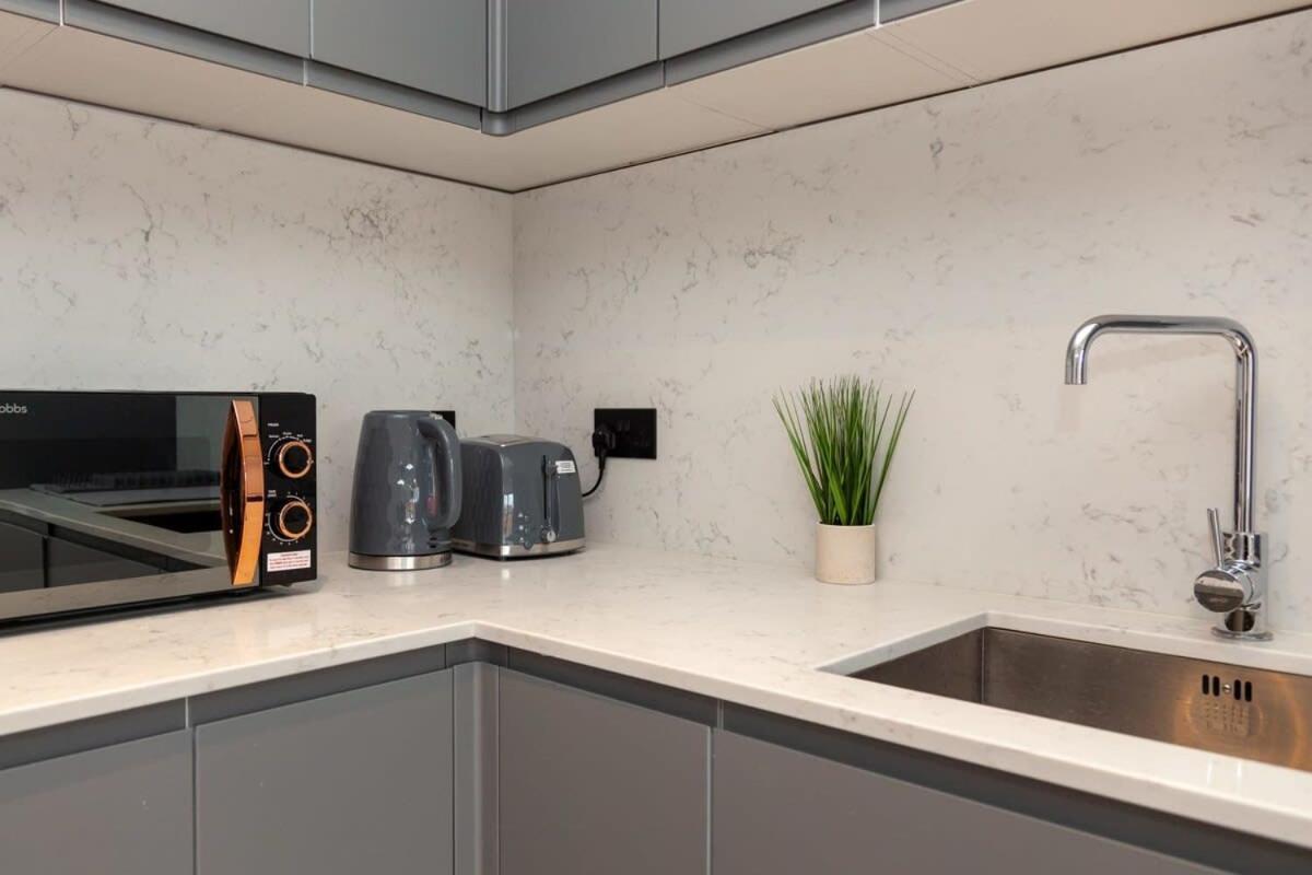 Modern 2 Bedroom Apartment In Wimbledon Londen Buitenkant foto