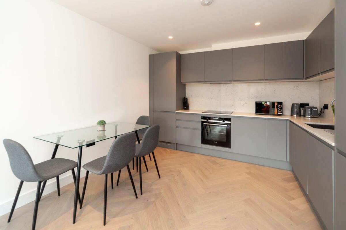 Modern 2 Bedroom Apartment In Wimbledon Londen Buitenkant foto